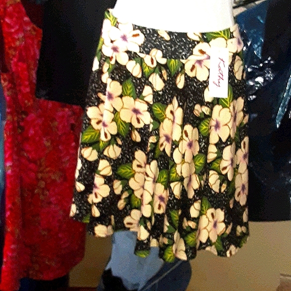 Skirt - Picture 2 of 3